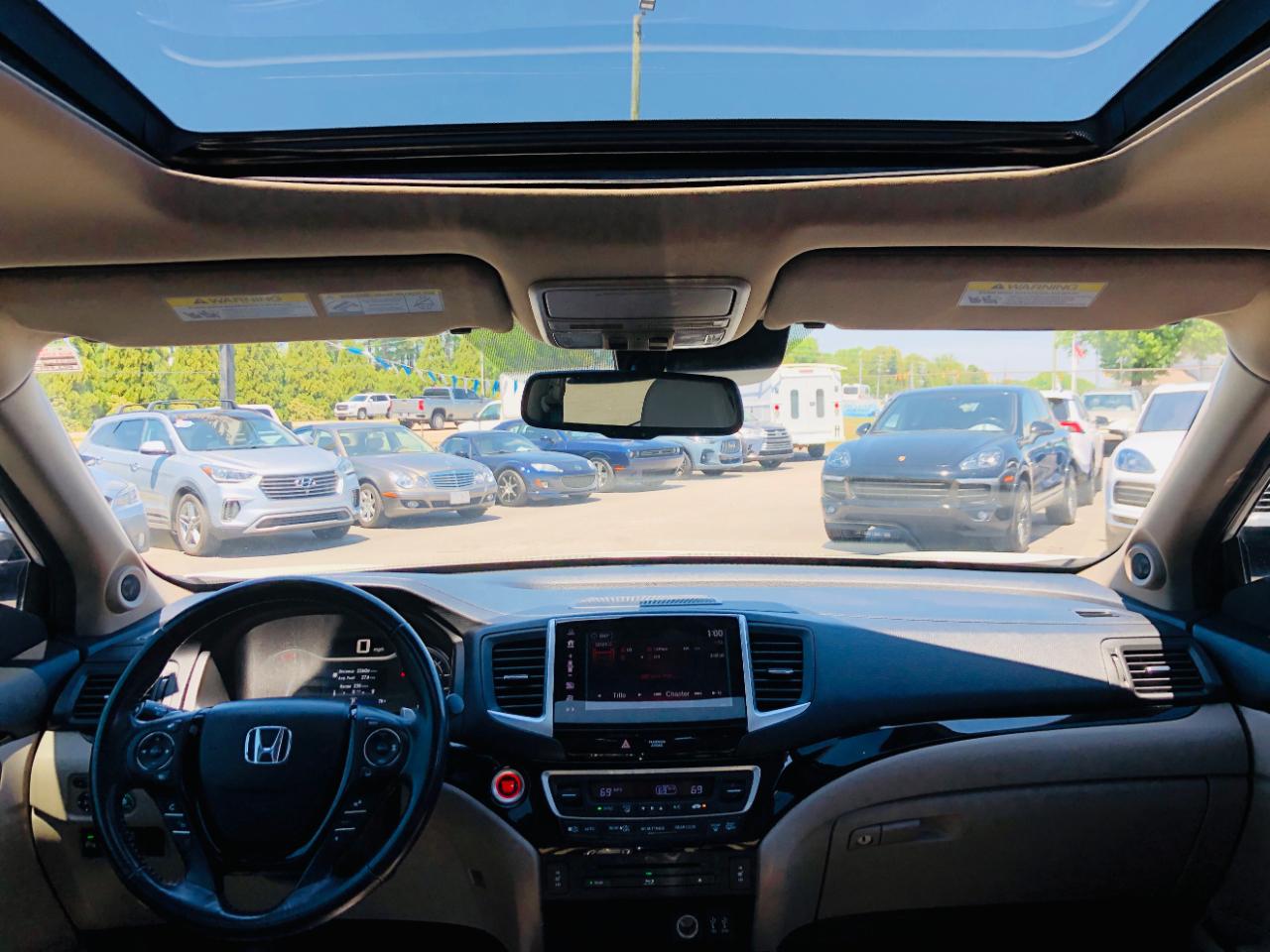 Honda Pilot AWD 4dr Touring w/RES & Navi 2016