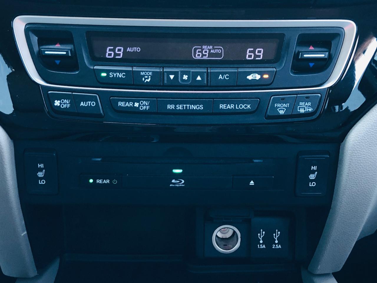 Honda Pilot AWD 4dr Touring w/RES & Navi 2016