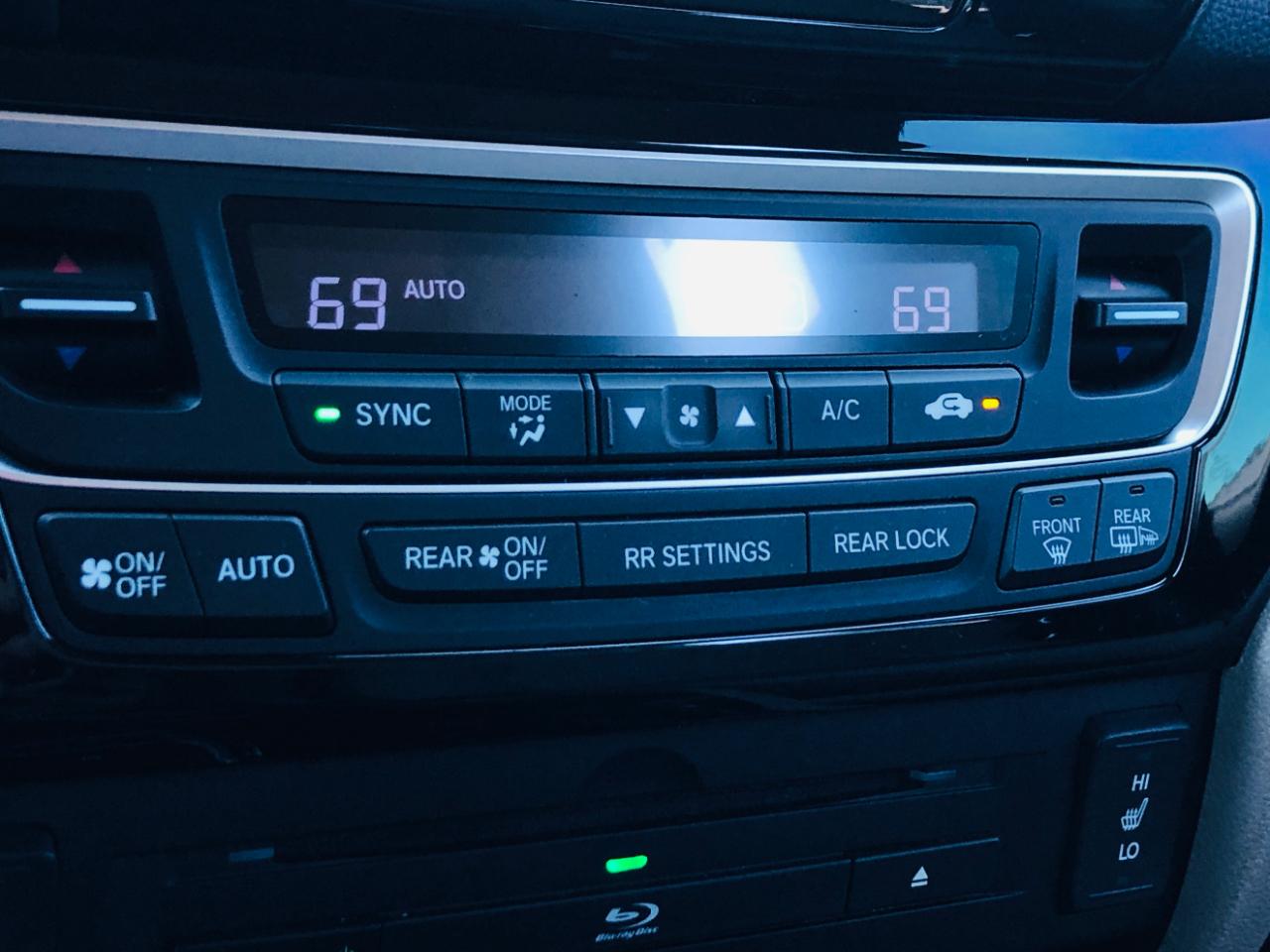 Honda Pilot AWD 4dr Touring w/RES & Navi 2016