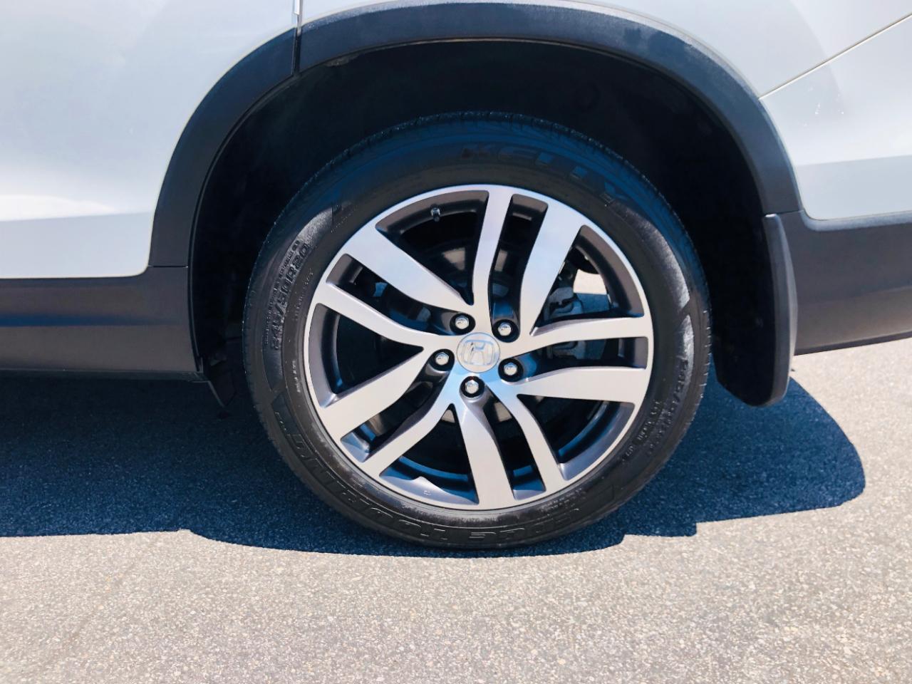 Honda Pilot AWD 4dr Touring w/RES & Navi 2016