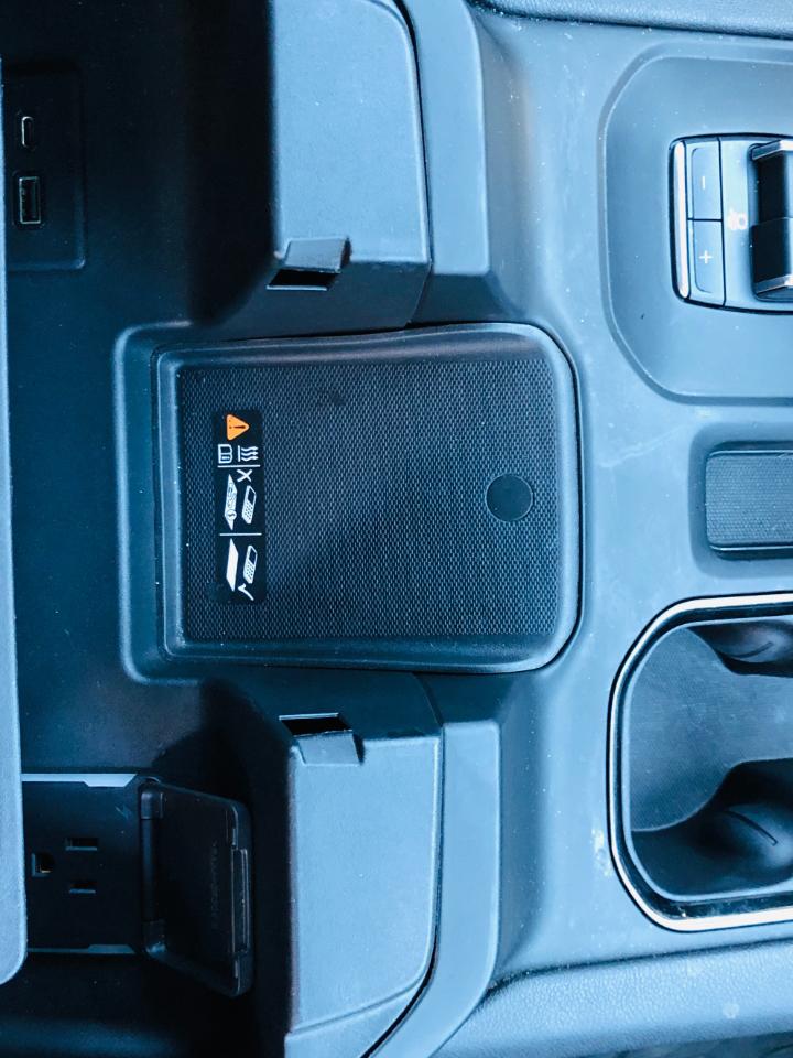 GMC Sierra 1500 4WD Crew Cab 147" AT4 2023