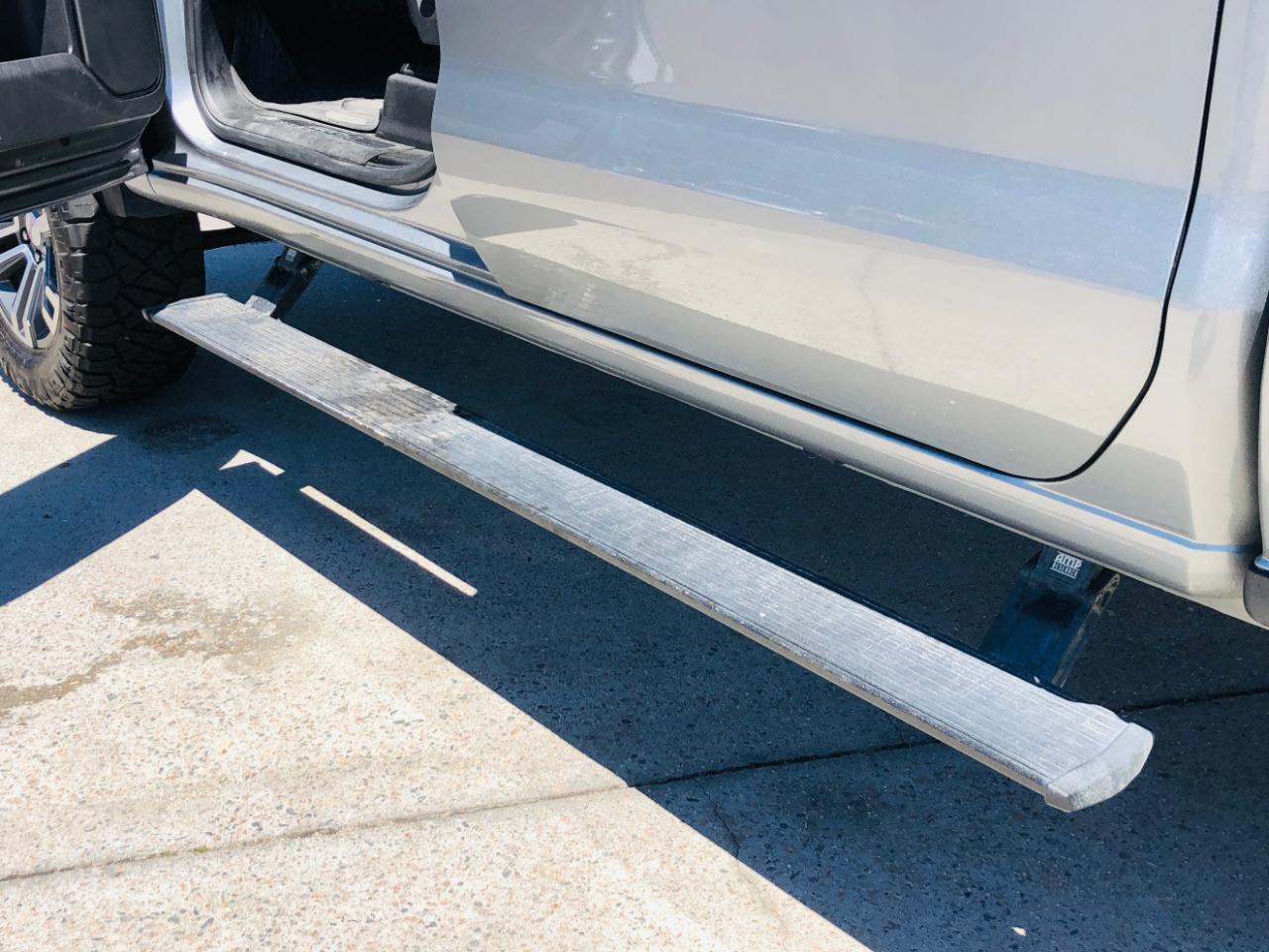 GMC Sierra 1500 4WD Crew Cab 147" AT4 2023