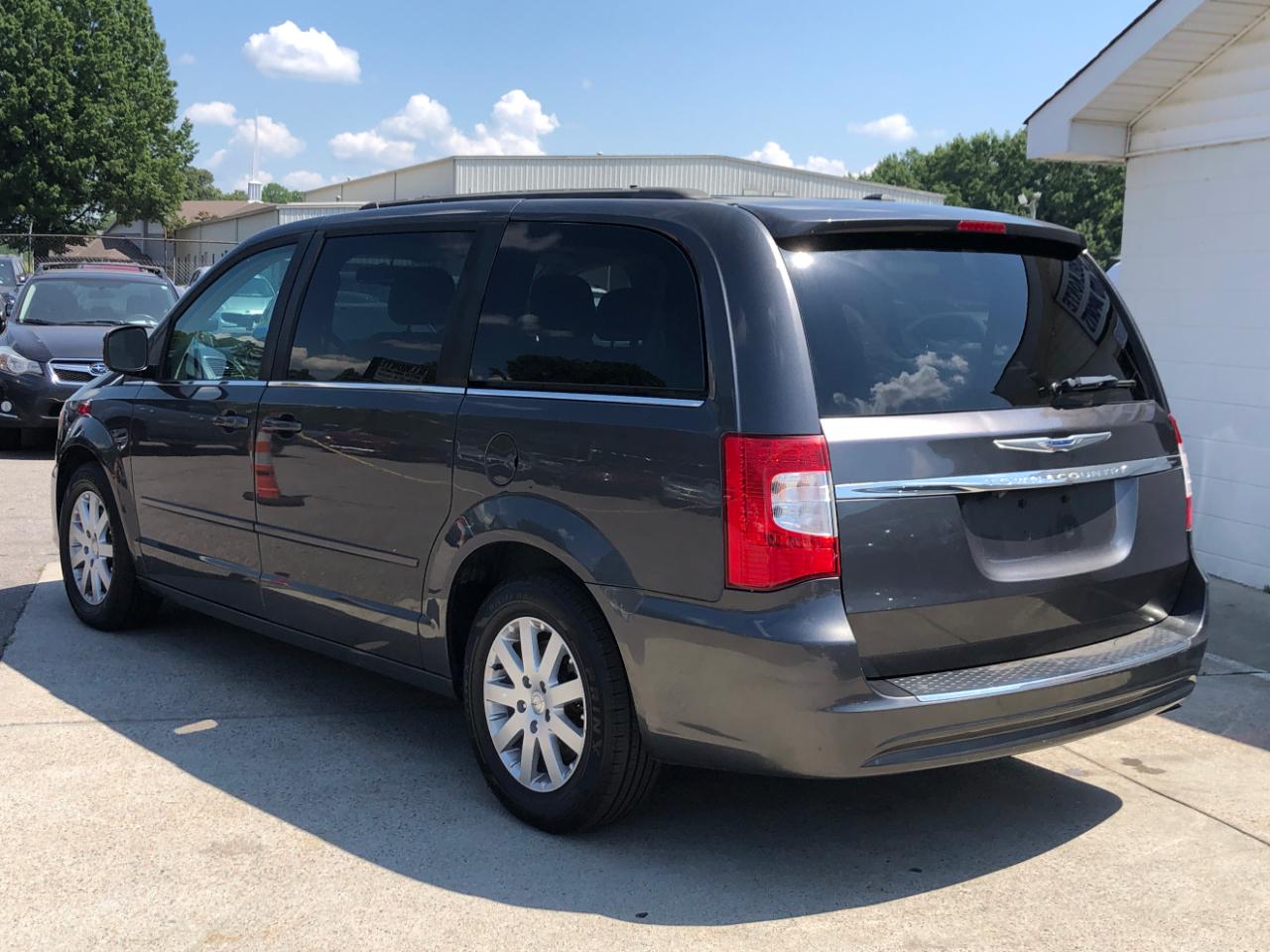 Chrysler Town & Country 4dr LX FWD 2016