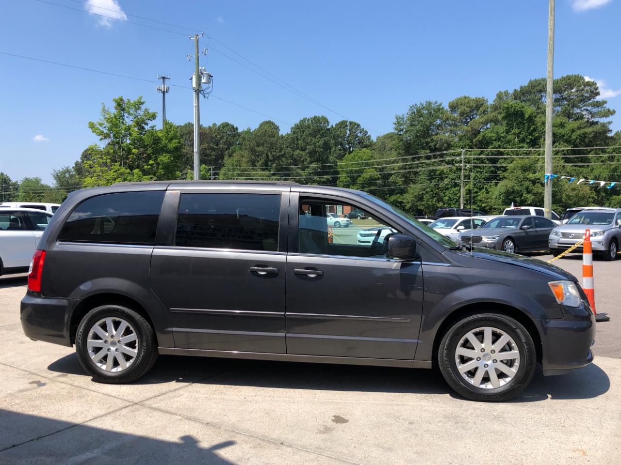Chrysler Town & Country 4dr LX FWD 2016
