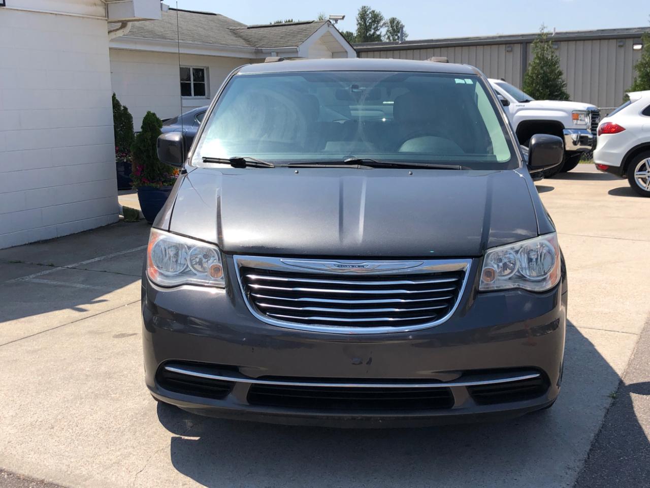 Chrysler Town & Country 4dr LX FWD 2016