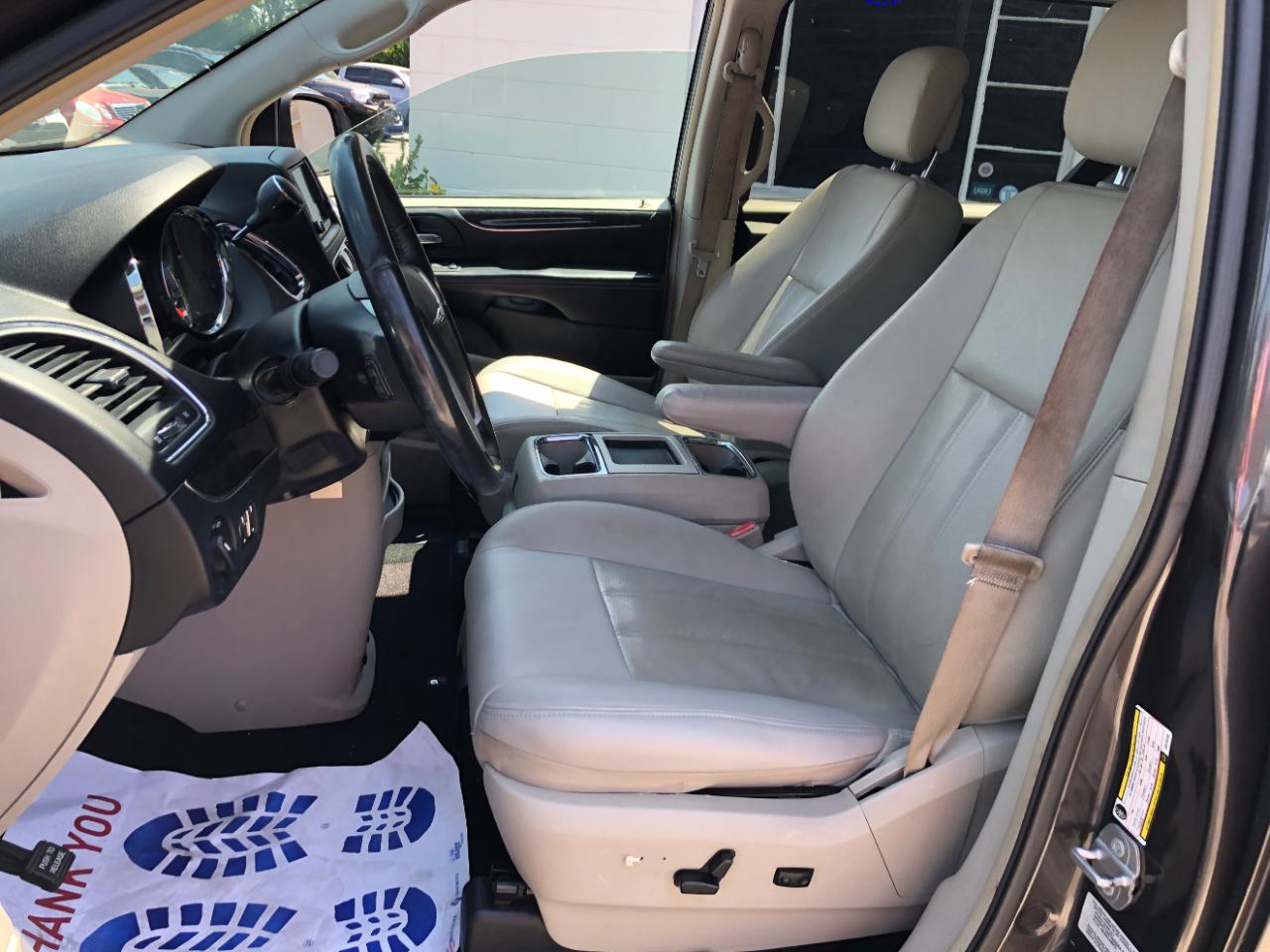 Chrysler Town & Country 4dr LX FWD 2016