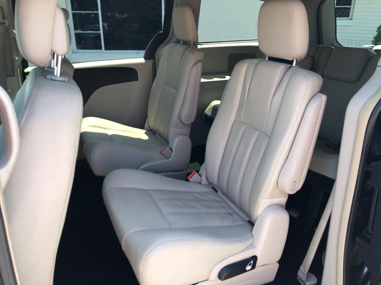 Chrysler Town & Country 4dr LX FWD 2016