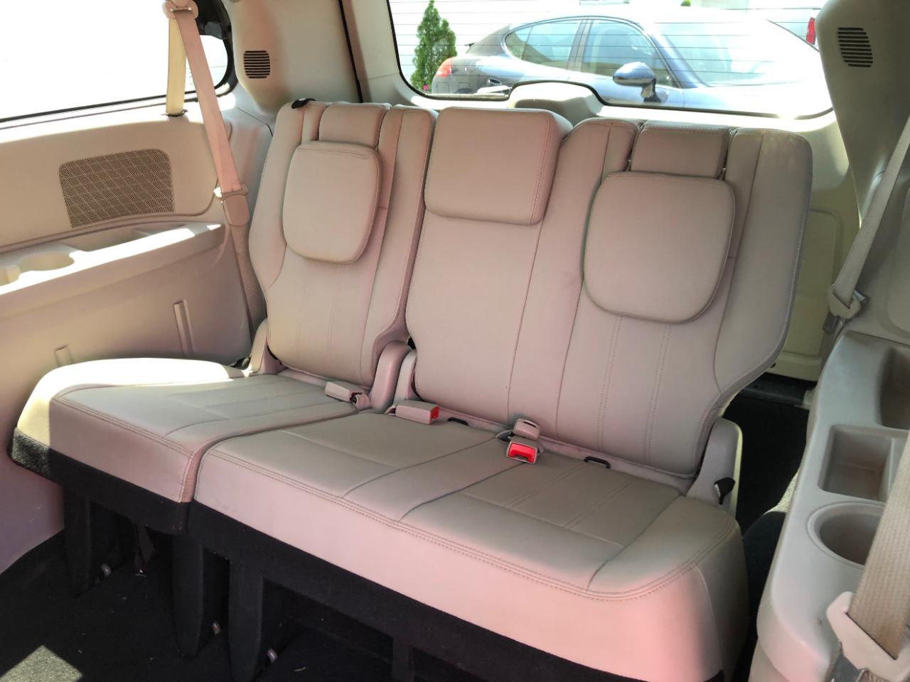 Chrysler Town & Country 4dr LX FWD 2016