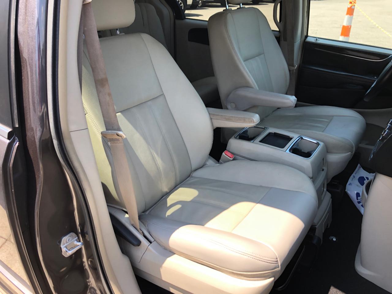 Chrysler Town & Country 4dr LX FWD 2016