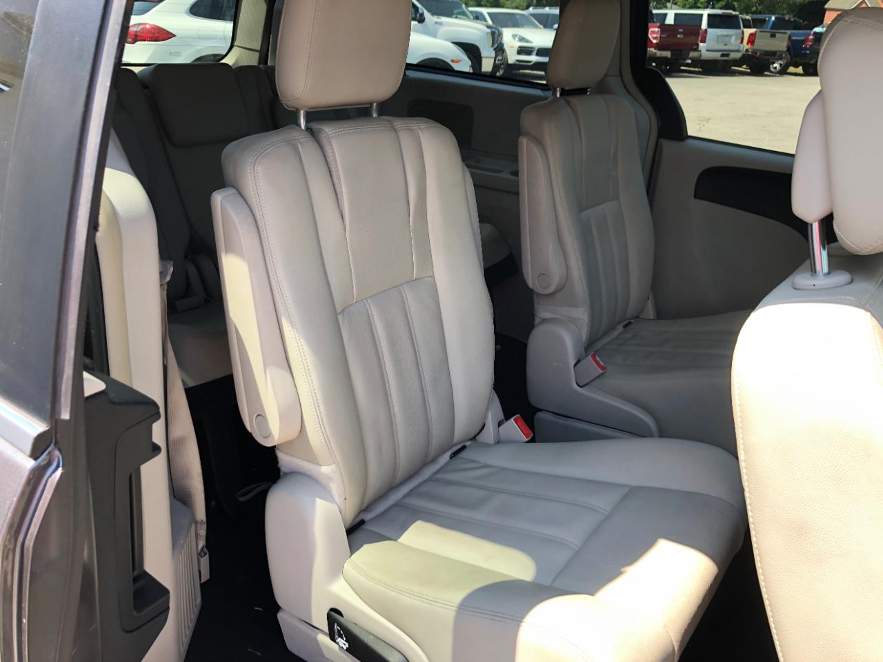 Chrysler Town & Country 4dr LX FWD 2016