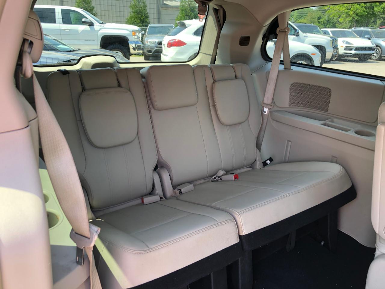 Chrysler Town & Country 4dr LX FWD 2016