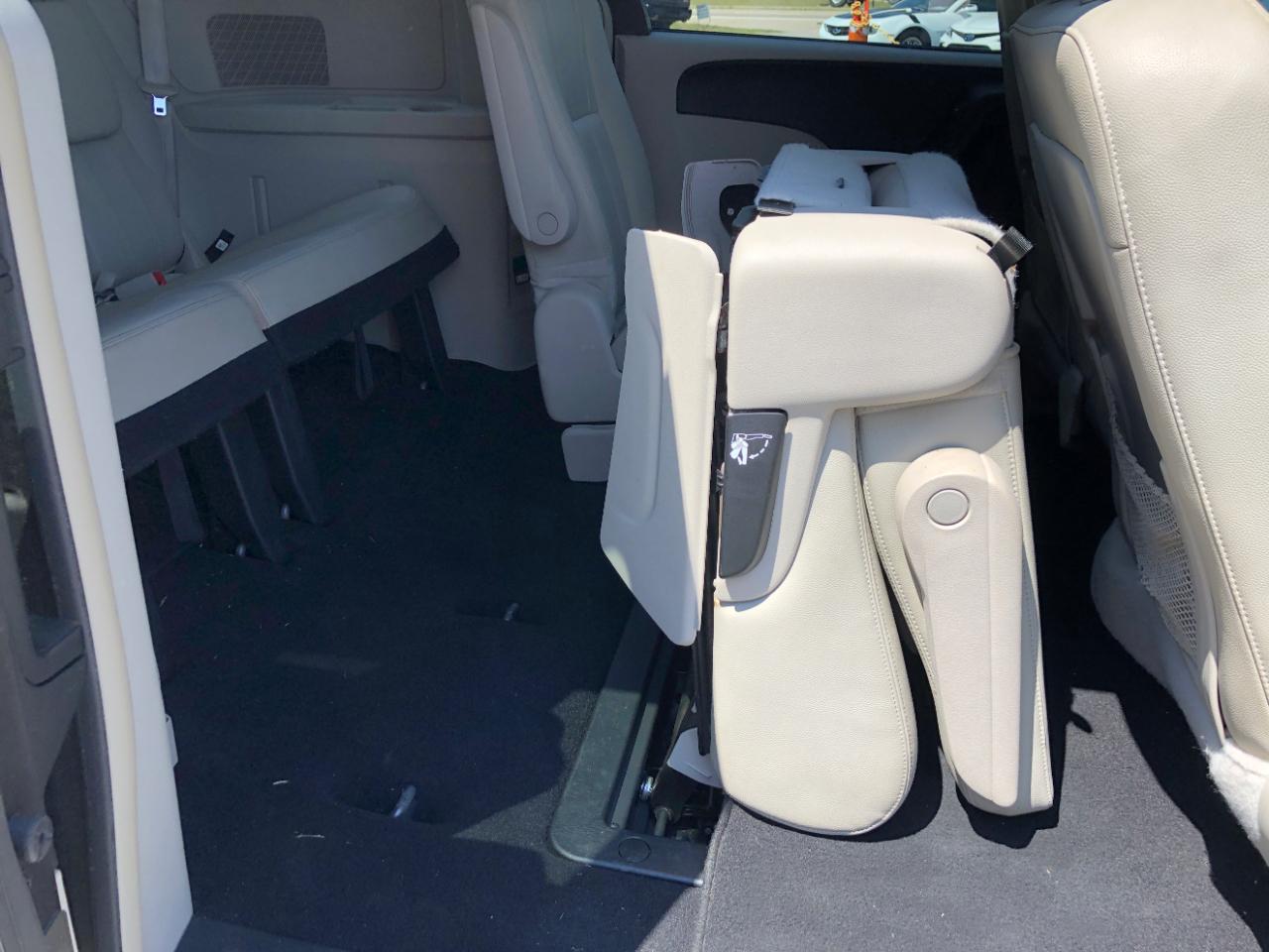 Chrysler Town & Country 4dr LX FWD 2016
