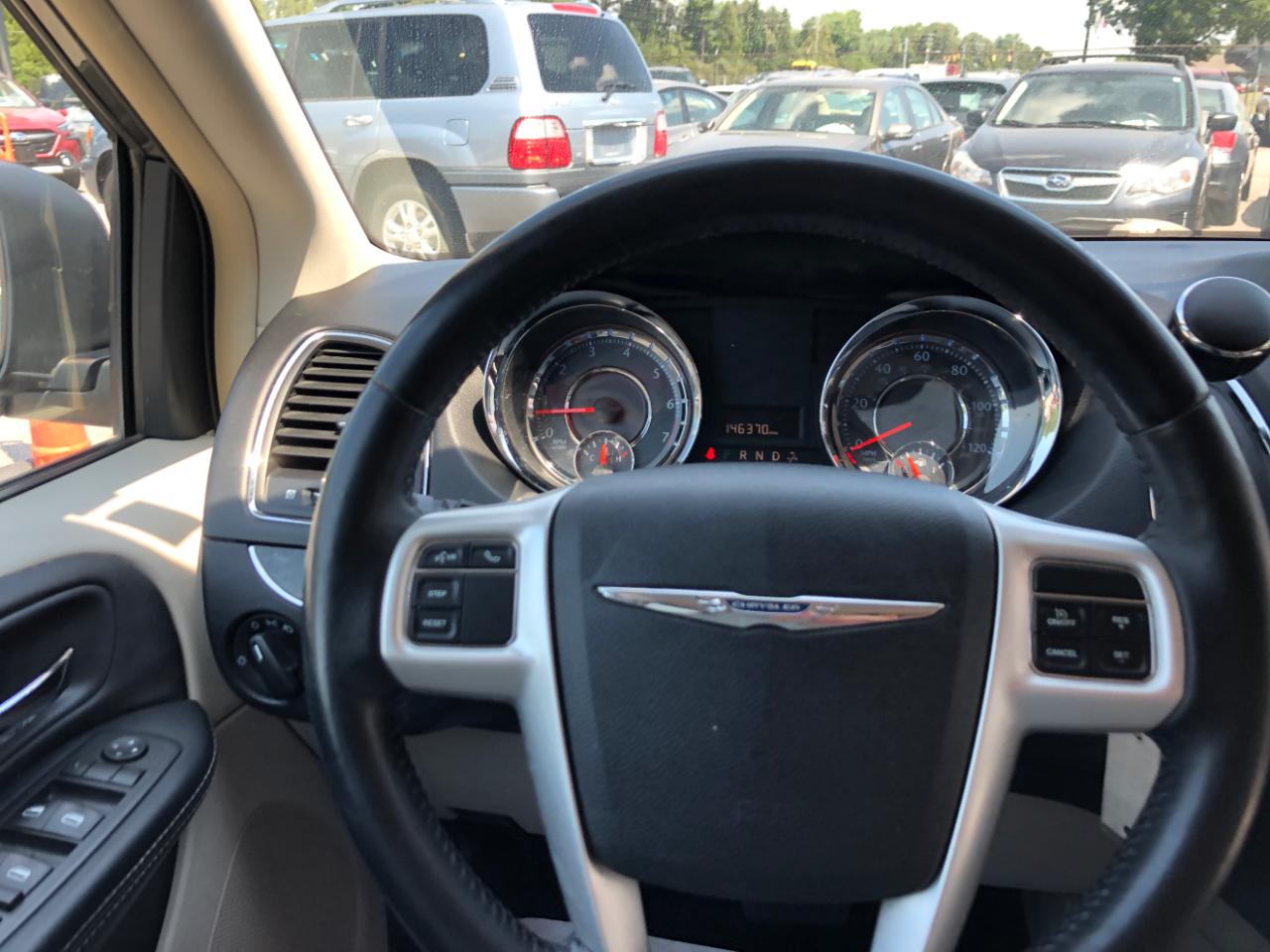 Chrysler Town & Country 4dr LX FWD 2016