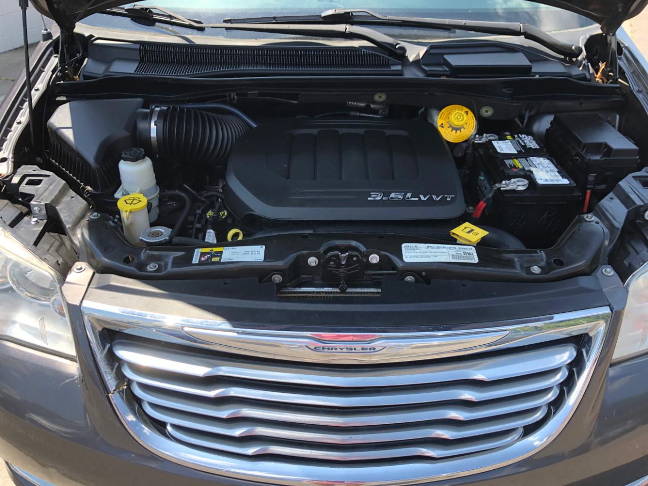 Chrysler Town & Country 4dr LX FWD 2016