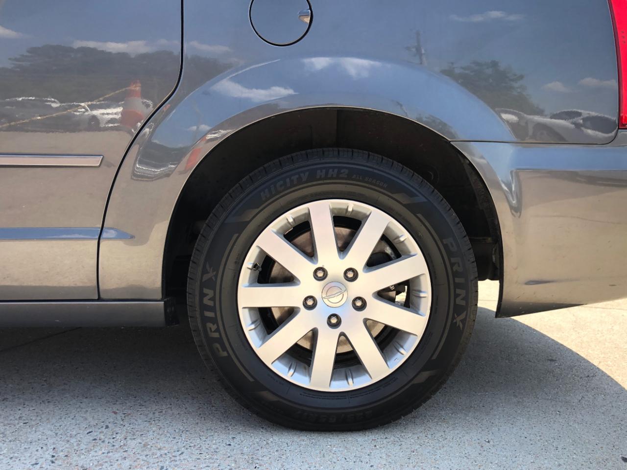 Chrysler Town & Country 4dr LX FWD 2016