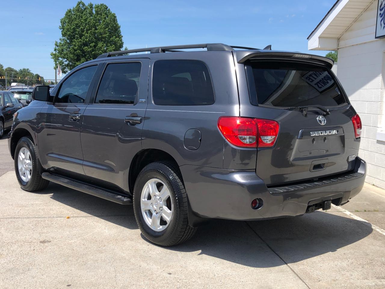 Toyota Sequoia RWD LV8 6-Spd AT SR5 (Natl) 2011