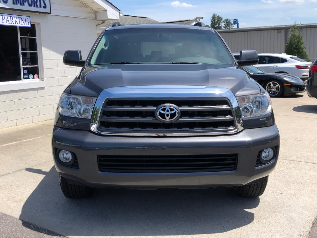 Toyota Sequoia RWD LV8 6-Spd AT SR5 (Natl) 2011