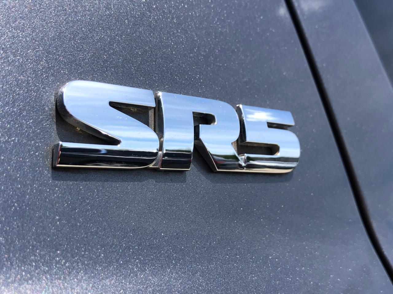 Toyota Sequoia RWD LV8 6-Spd AT SR5 (Natl) 2011