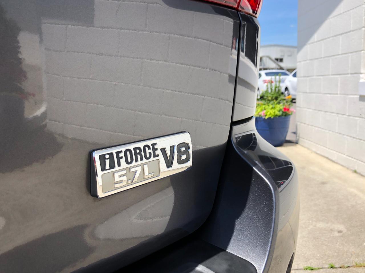Toyota Sequoia RWD LV8 6-Spd AT SR5 (Natl) 2011