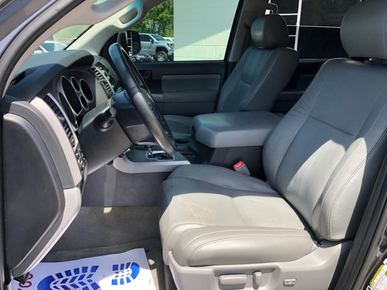 Toyota Sequoia RWD LV8 6-Spd AT SR5 (Natl) 2011
