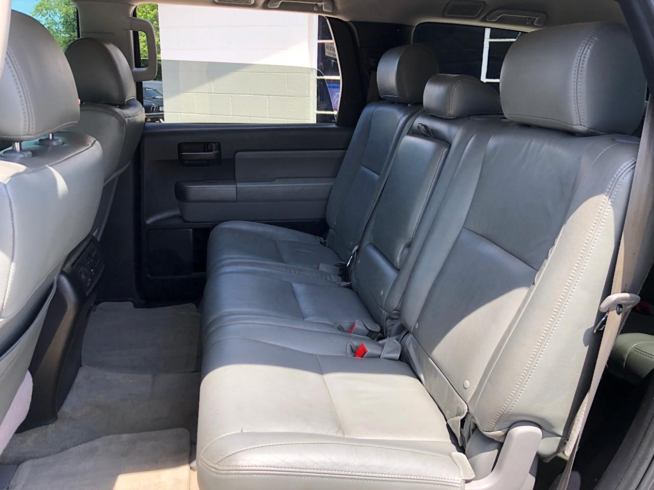 Toyota Sequoia RWD LV8 6-Spd AT SR5 (Natl) 2011