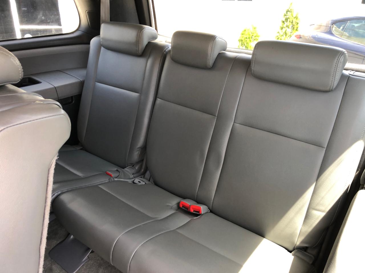 Toyota Sequoia RWD LV8 6-Spd AT SR5 (Natl) 2011