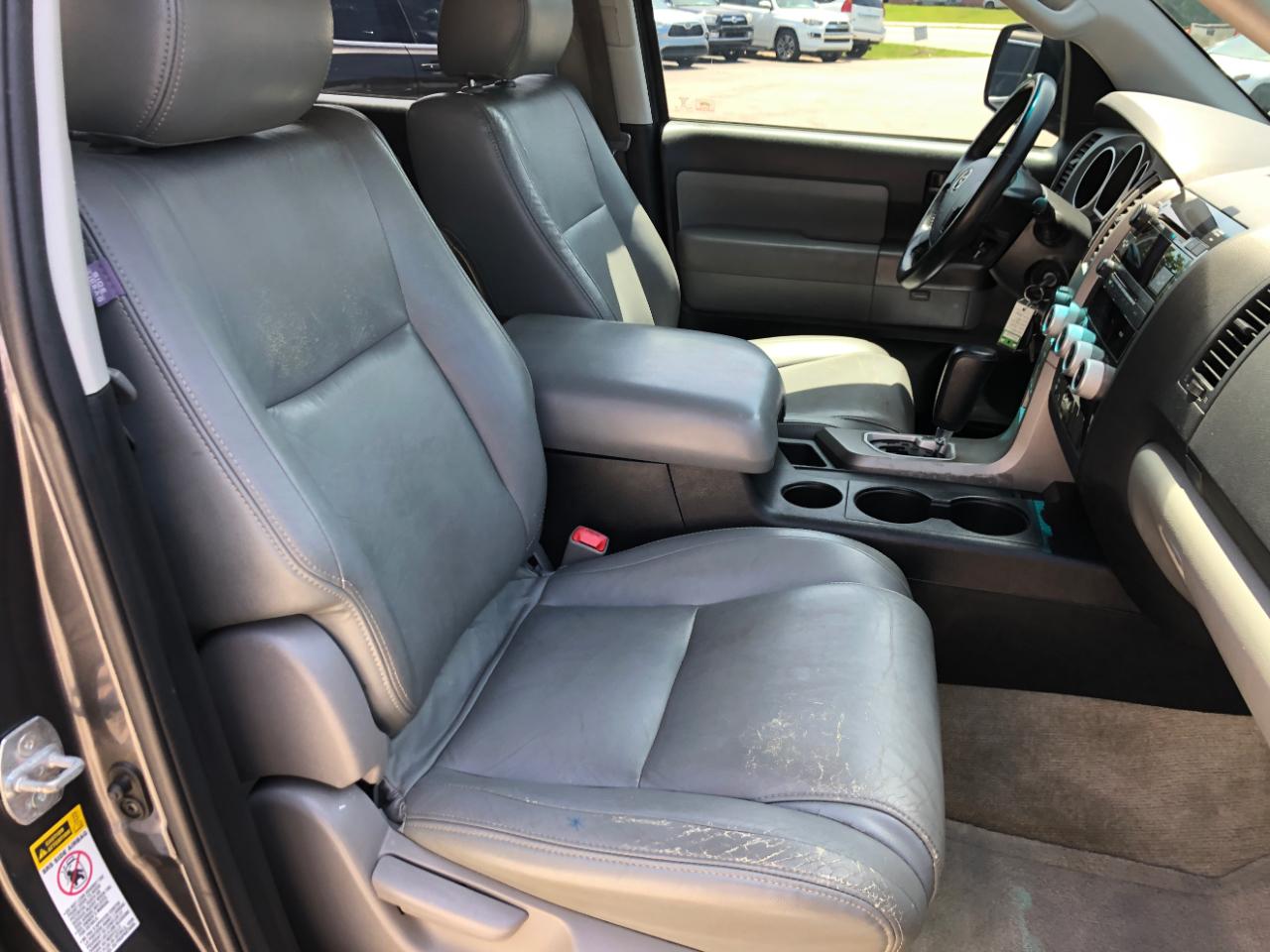 Toyota Sequoia RWD LV8 6-Spd AT SR5 (Natl) 2011