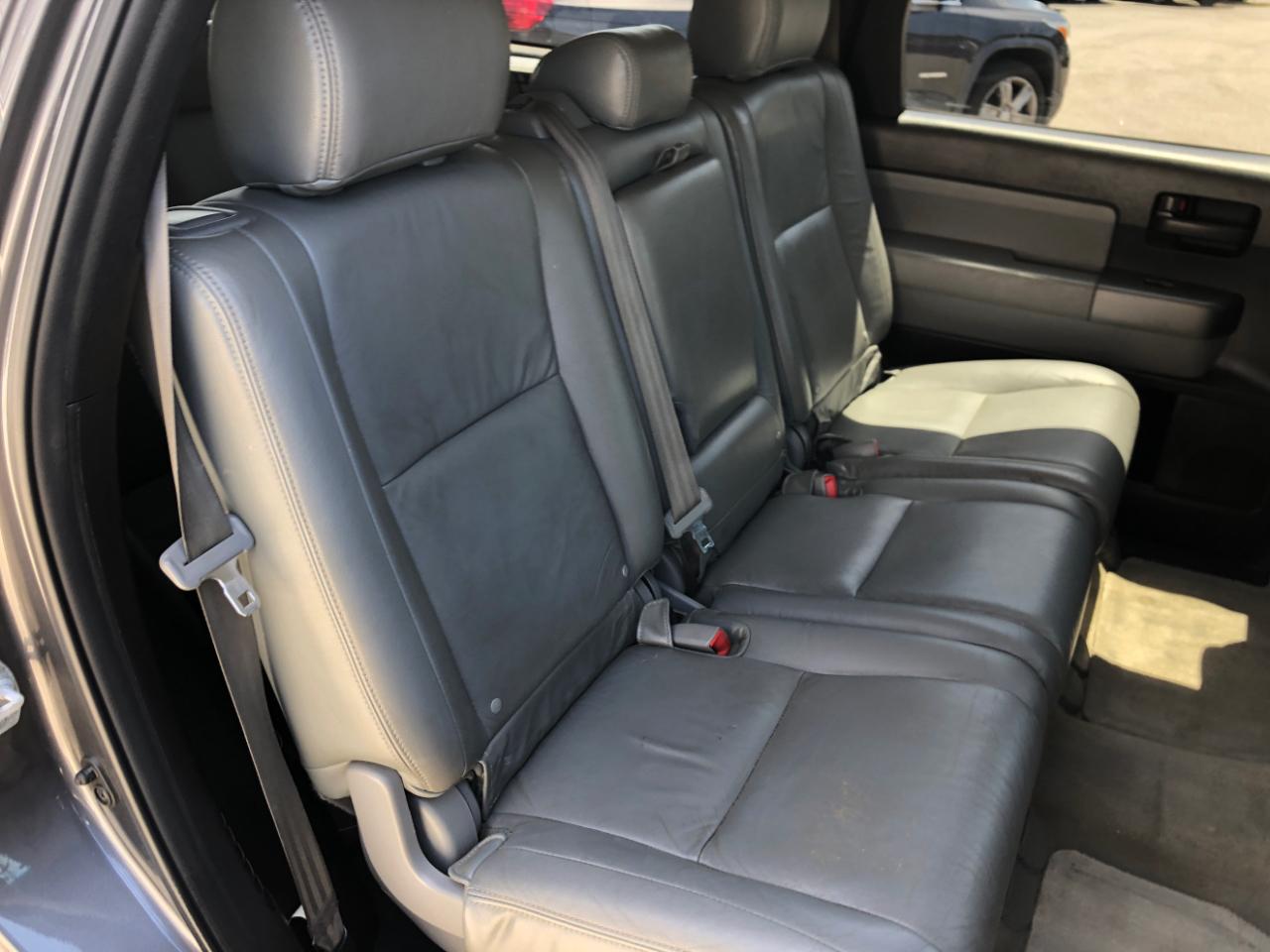 Toyota Sequoia RWD LV8 6-Spd AT SR5 (Natl) 2011