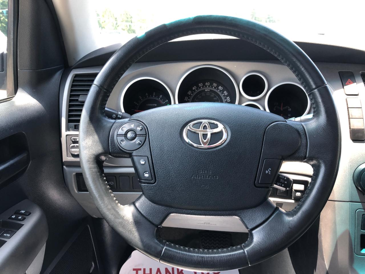 Toyota Sequoia RWD LV8 6-Spd AT SR5 (Natl) 2011
