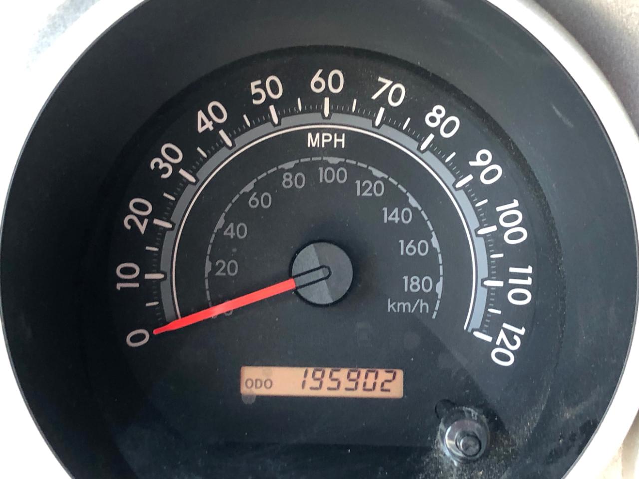 Toyota Sequoia RWD LV8 6-Spd AT SR5 (Natl) 2011