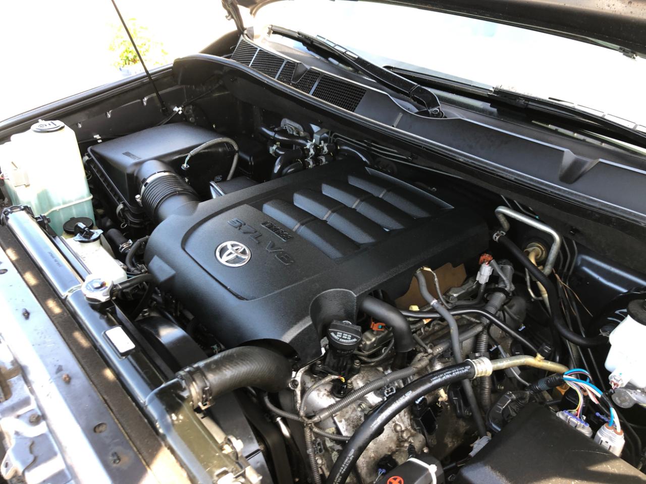 Toyota Sequoia RWD LV8 6-Spd AT SR5 (Natl) 2011