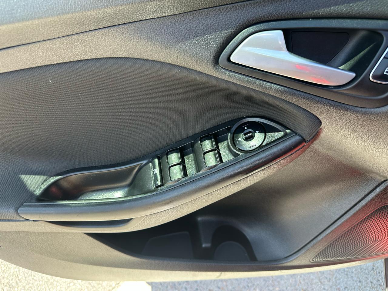 Ford Focus SE Sedan 2017