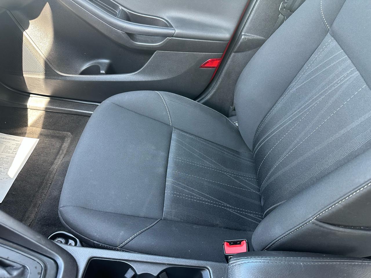Ford Focus SE Sedan 2017