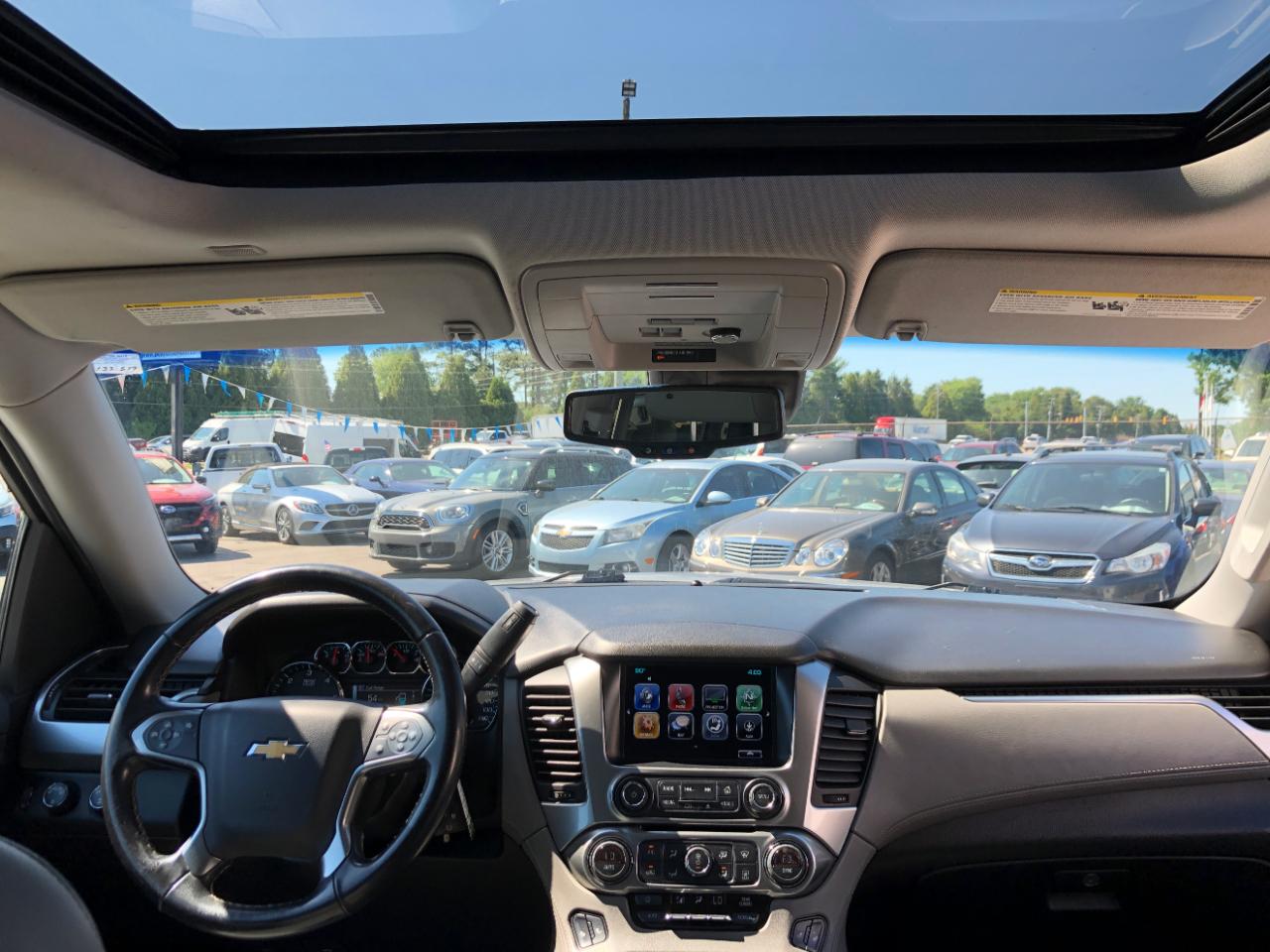 Chevrolet Suburban 4WD 4dr 1500 LT 2019
