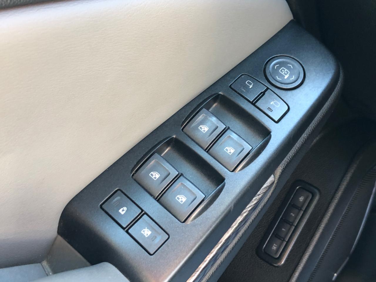 Chevrolet Suburban 4WD 4dr 1500 LT 2019