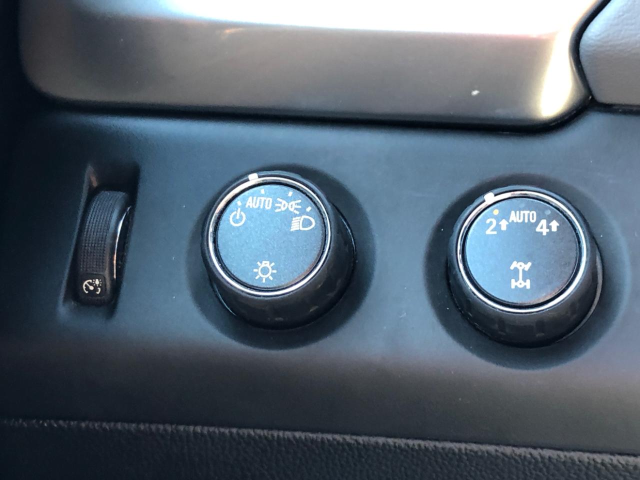 Chevrolet Suburban 4WD 4dr 1500 LT 2019