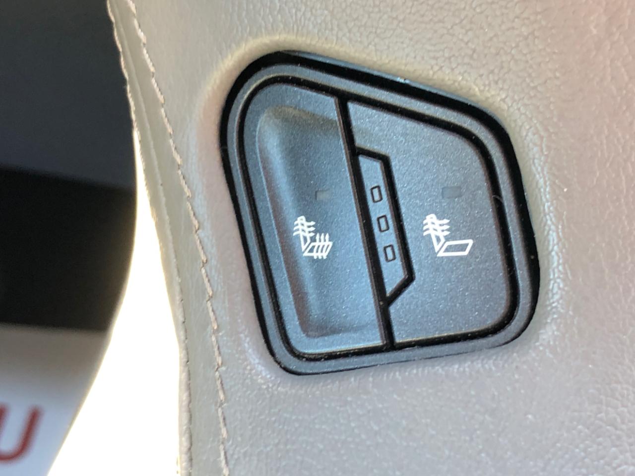 Chevrolet Suburban 4WD 4dr 1500 LT 2019
