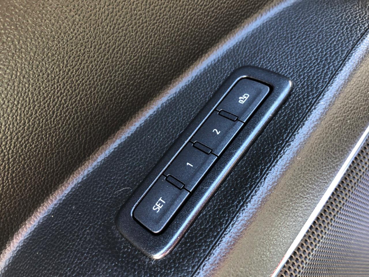 Chevrolet Suburban 4WD 4dr 1500 LT 2019