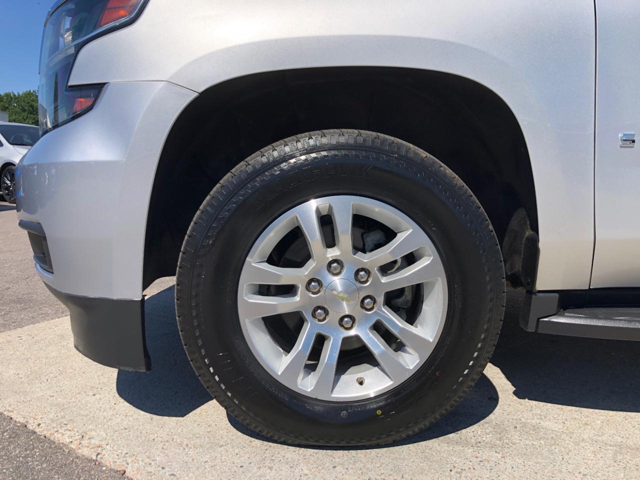 Chevrolet Suburban 4WD 4dr 1500 LT 2019