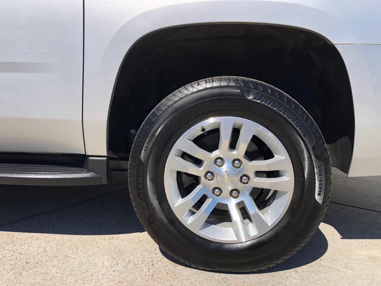 Chevrolet Suburban 4WD 4dr 1500 LT 2019