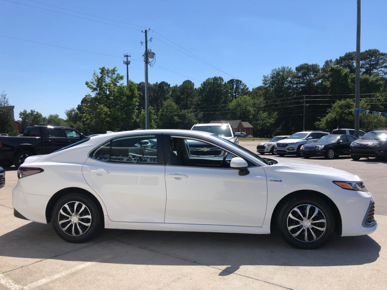 Toyota Camry Hybrid LE CVT (Natl) 2021
