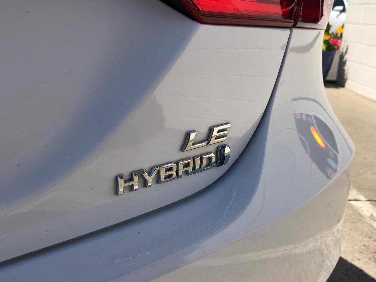 Toyota Camry Hybrid LE CVT (Natl) 2021