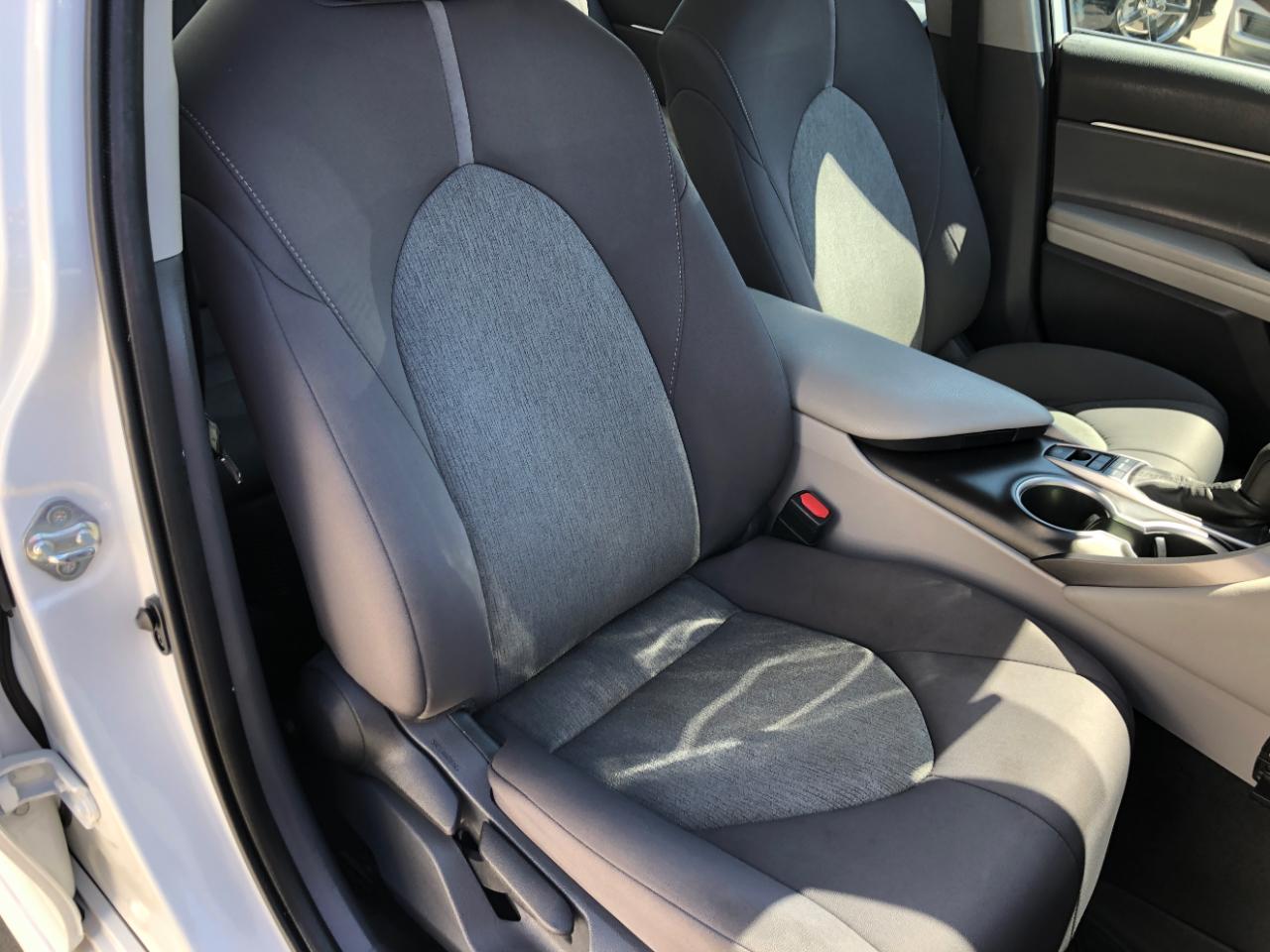 Toyota Camry Hybrid LE CVT (Natl) 2021
