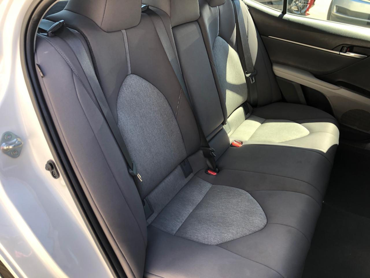 Toyota Camry Hybrid LE CVT (Natl) 2021