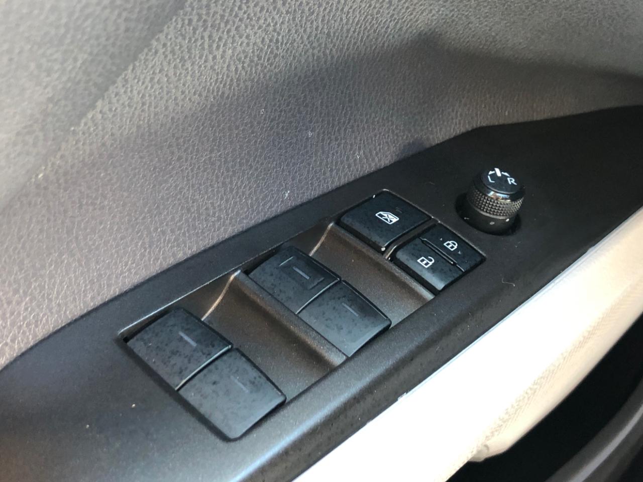 Toyota Camry Hybrid LE CVT (Natl) 2021