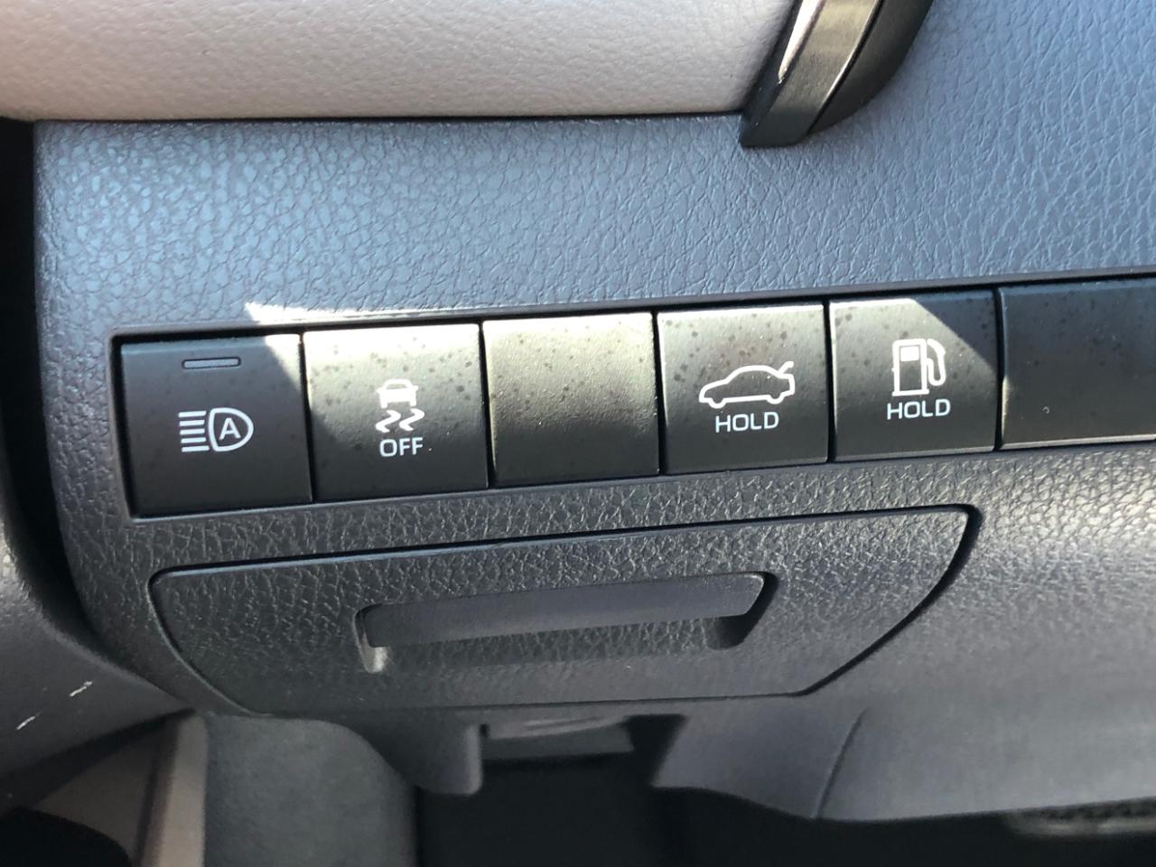 Toyota Camry Hybrid LE CVT (Natl) 2021