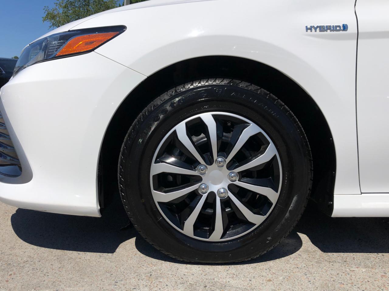 Toyota Camry Hybrid LE CVT (Natl) 2021