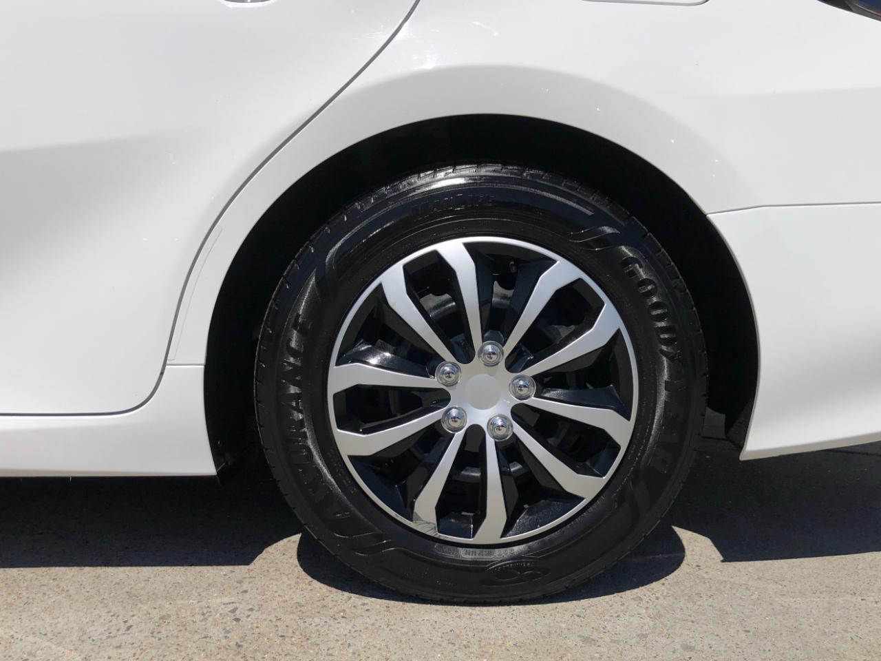 Toyota Camry Hybrid LE CVT (Natl) 2021