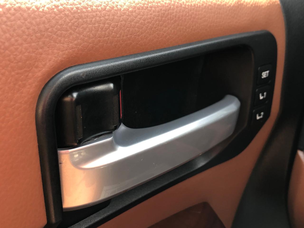 Toyota Sequoia Platinum RWD (Natl) 2017