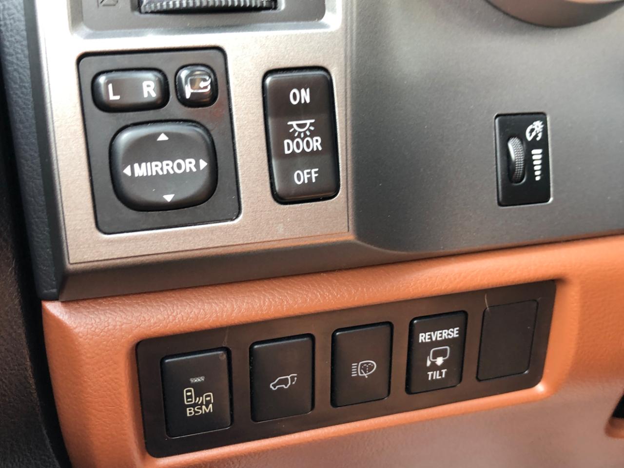Toyota Sequoia Platinum RWD (Natl) 2017